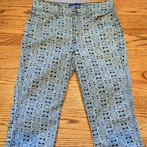 Bandolinoblu Black/White Pasley Print Capris Size 6
